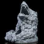 Wolfskopf Würfelturm Frontalansicht, Nahaufnahme des aufgerissenen Mauls mit Fell-Textur – Münch3D